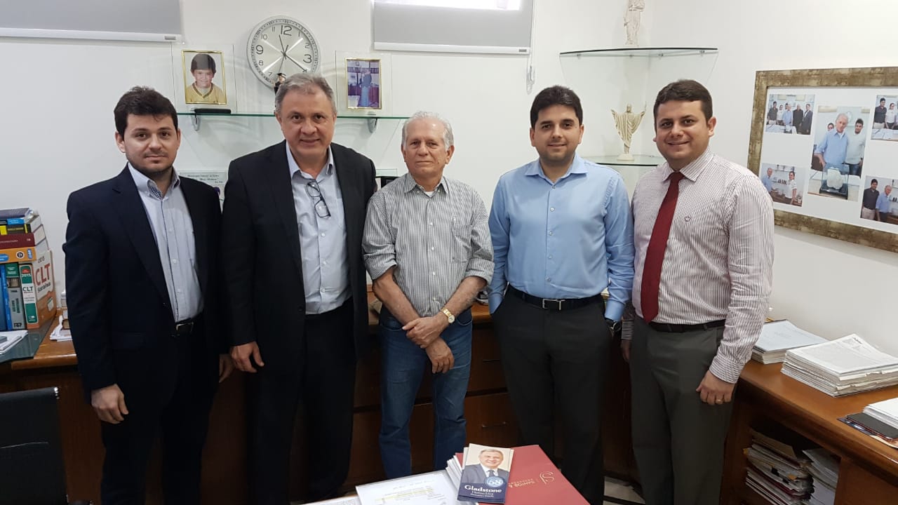 Advogado Gladstones Heronildes busca votos em Mossoró para vaga no TRT