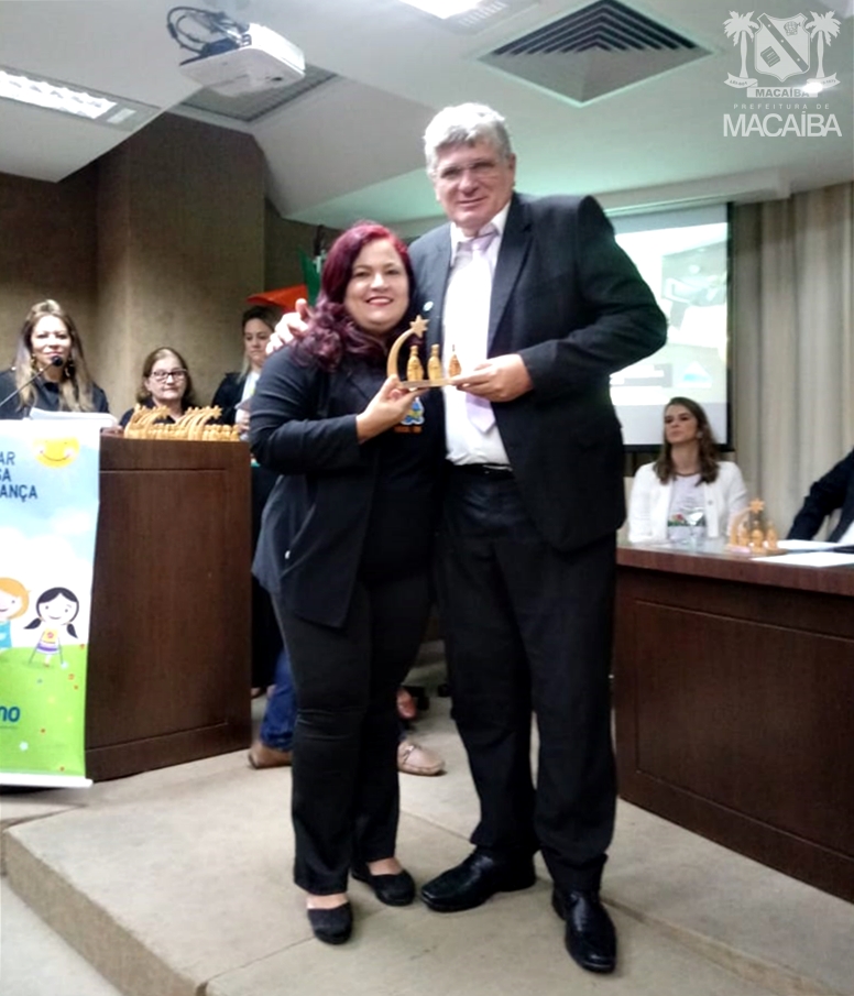 Prefeito recebe homenagem por combate ao trabalho infantil