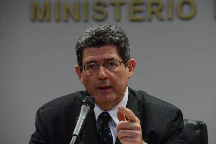 Após ameaça de Bolsonaro, Joaquim Levy pede demissão do BNDES