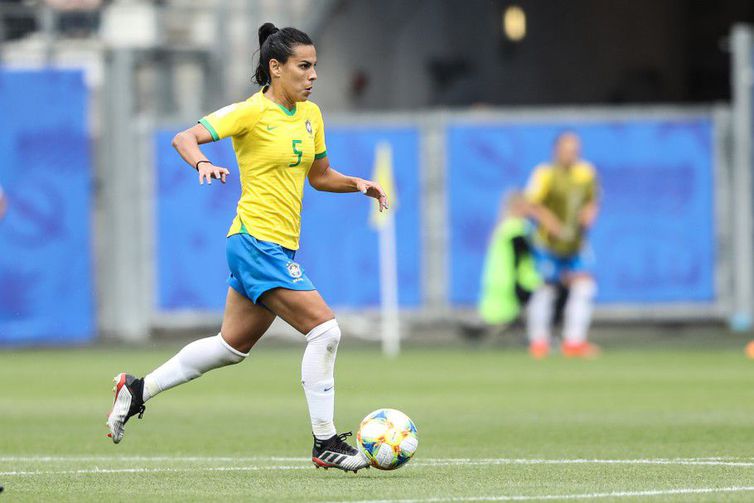 Brasil e Itália se enfrentam hoje em partida decisiva na Copa feminina