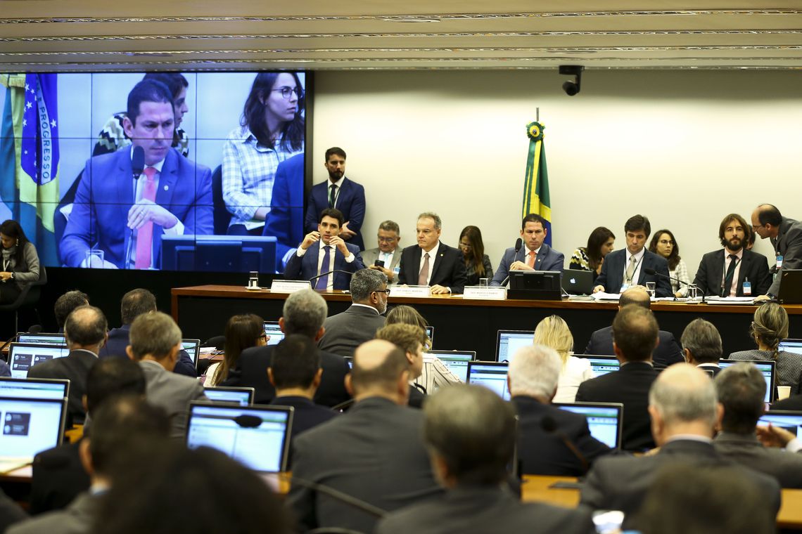 Previdência: parecer deve começar a ser discutido hoje na Câmara