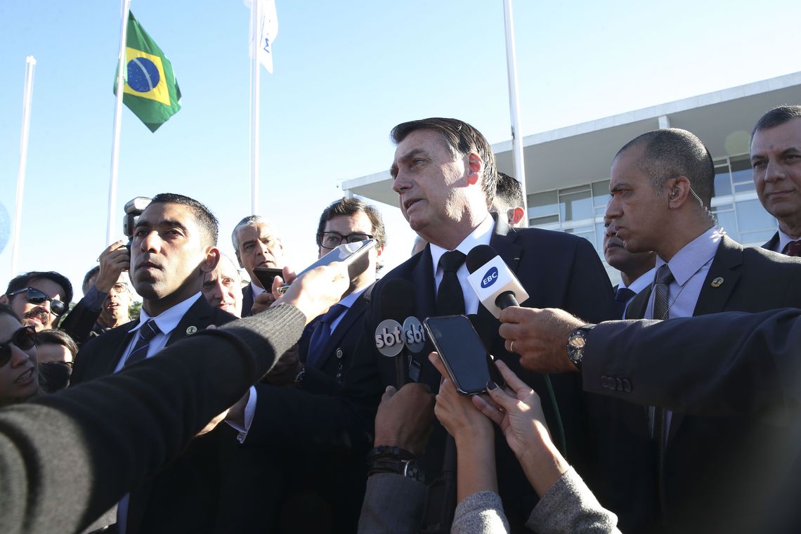 Bolsonaro diz que gratuidade de bagagem prejudicaria pequenas aéreas