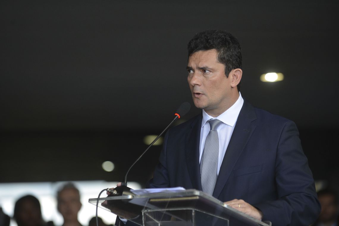 Moro diz que mensagens divulgadas podem ter sido "editadas e manipuladas"