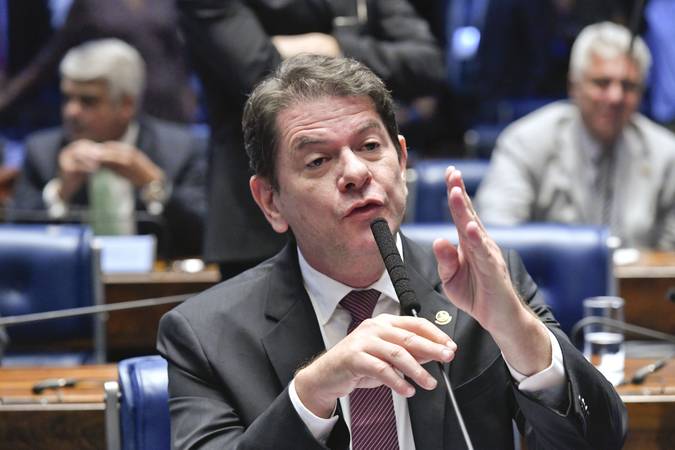 Irmão de Ciro Gomes, Cid sugere CPI para apurar conduta de Moro e Dallagnol