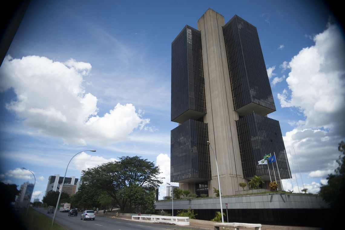 Banco Central mantém juros básicos no menor nível da história