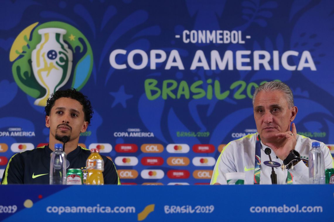 Tite faz mistério sobre time titular que enfrenta hoje o Peru