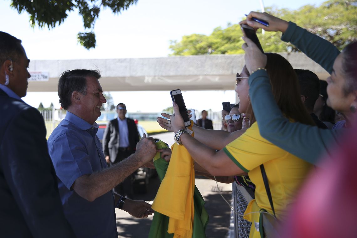 Bolsonaro diz que Legislativo quer deixá-lo como rainha da Inglaterra