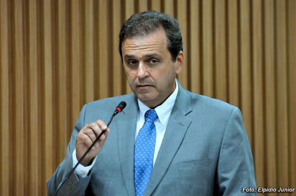 Carlos Alves parabeniza Governo mas cobra "eficiência" nas centrais do cidadão