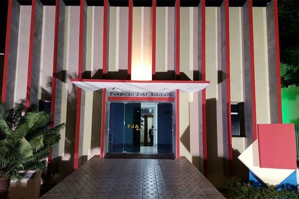 Fundação José Augusto lamenta falecimento de Lenine Pinto