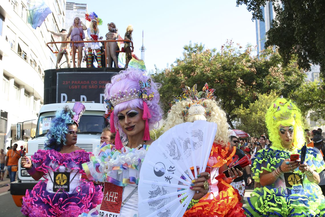 Parada do Orgulho LGBTI+ celebra criminalização da homofobia