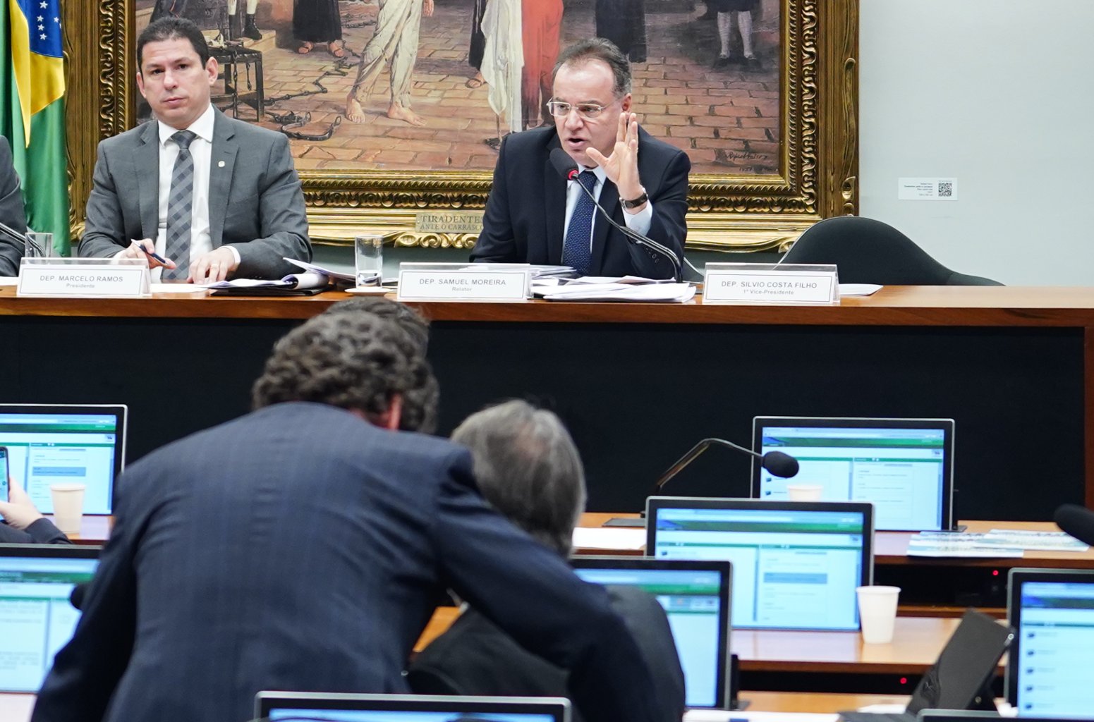 Comissão retoma debate do parecer da reforma da Previdência; assista ao vivo