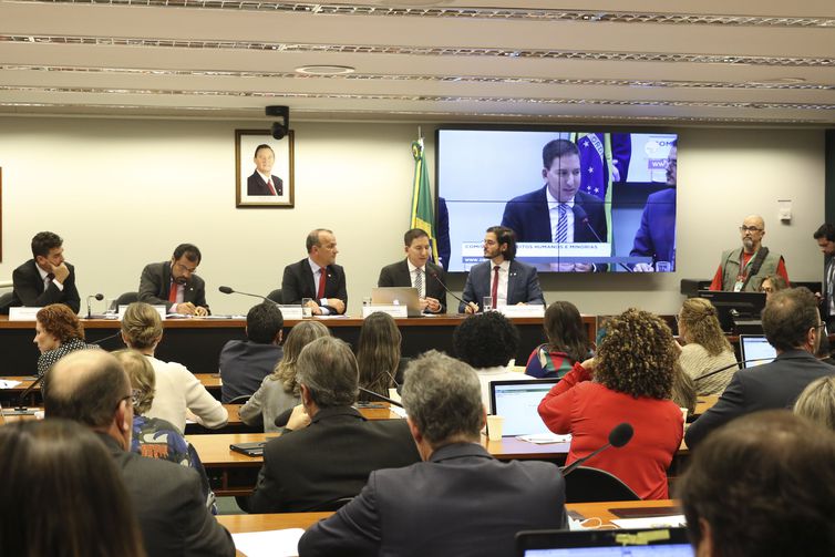 Greenwald reitera autenticidade de material divulgado por site