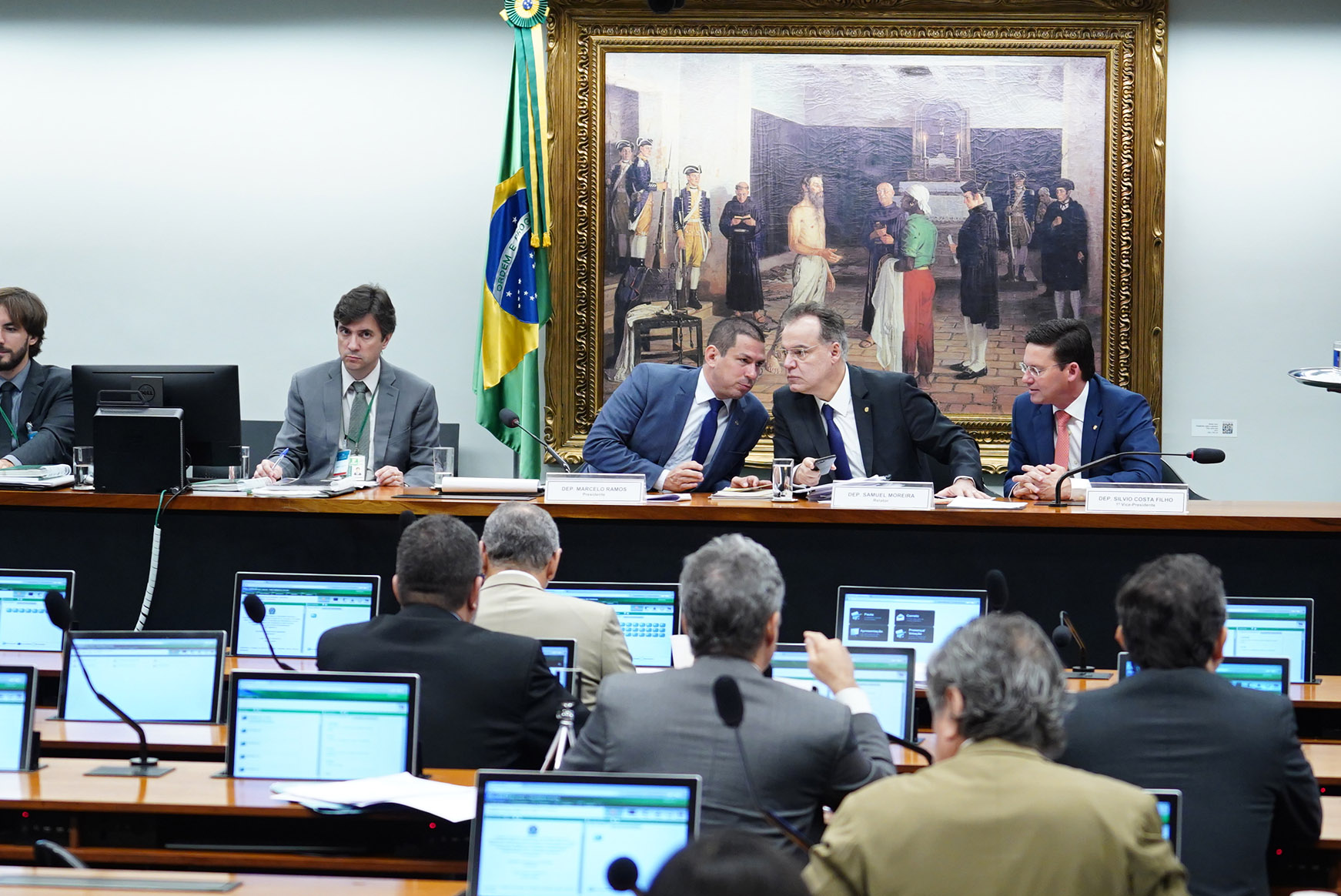 Comissão da reforma da Previdência encerra discussão da proposta