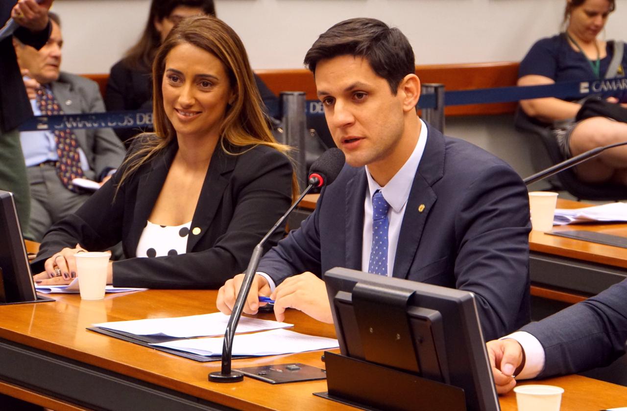 Projeto de Rafael Motta sobre violência contra mulher avança na Câmara