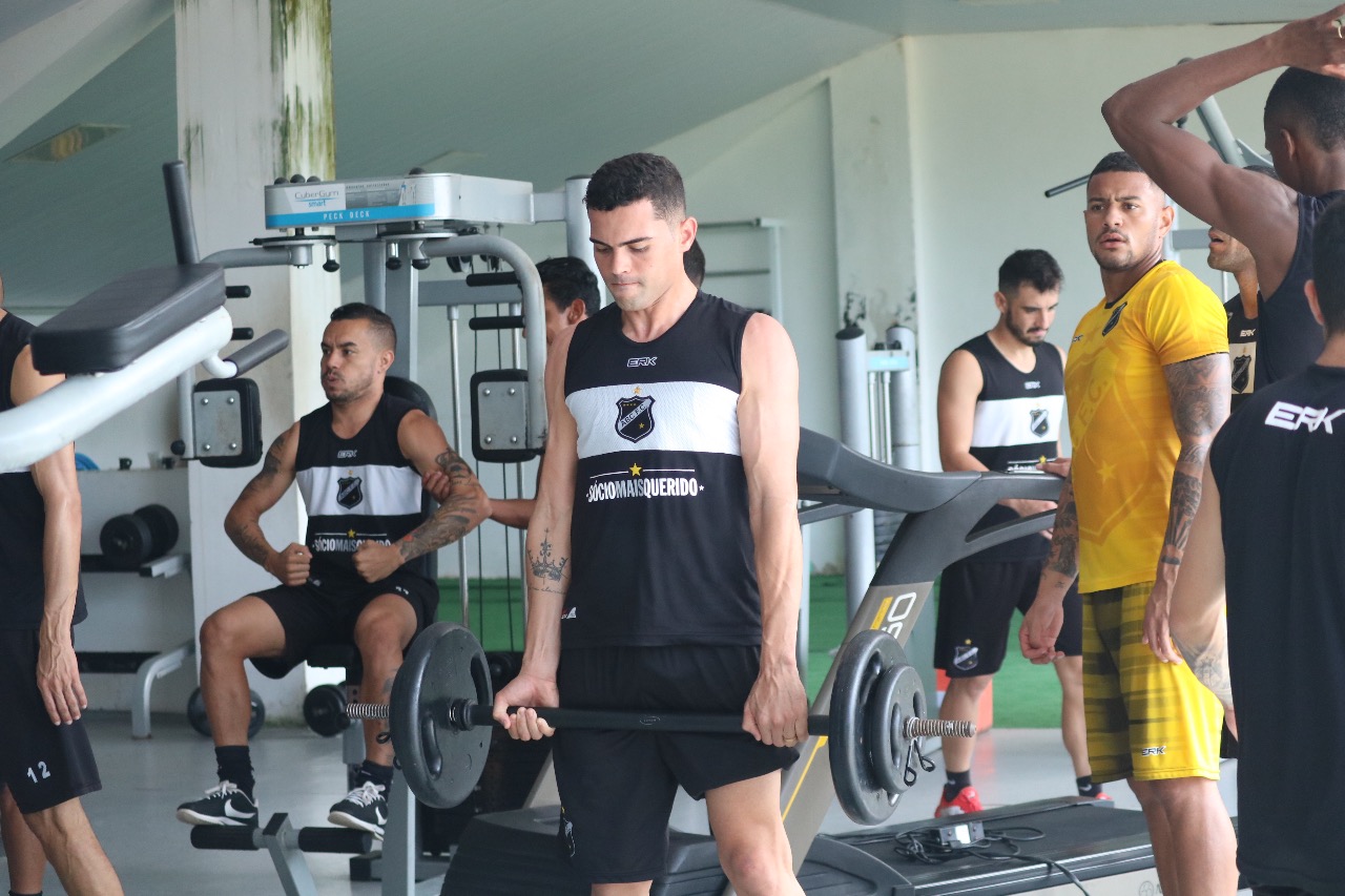 Com 5 jogadores no DM, ABC treina para jogo de sábado contra o Náutico/PE