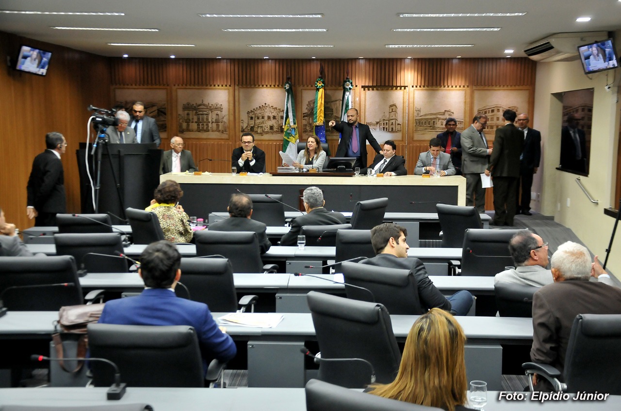 Vereadores aprovam projetos na última Sessão do semestre