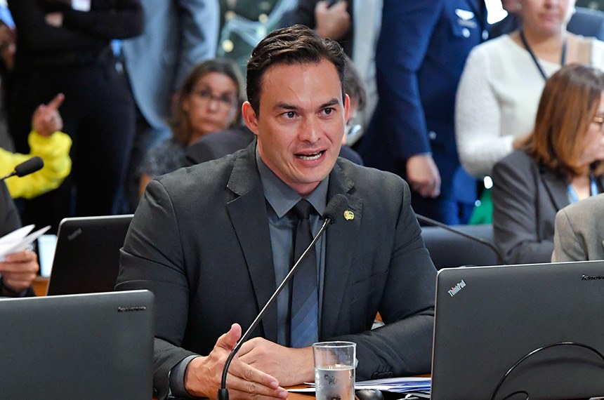 (VÍDEO) Styvenson rebate críticas de seguidores: "Nunca pedi voto"; assista