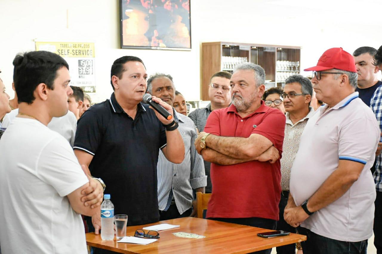 Em Parelhas, Ezequiel debate com lideranças perspectivas para a região