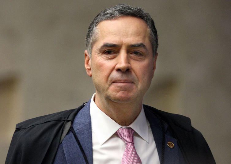 Empregado deve autorizar desconto sindical em folha, decide Barroso