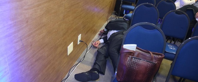 Empresário se suicida com tiro na cabeça na frente de ministro e governador