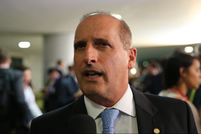 Exonerados ministros com mandato para votarem reforma da Previdência