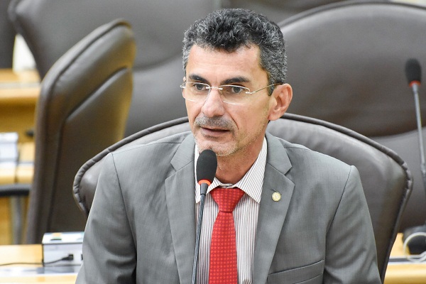Funasa cancela convênio para saneamento em treze municípios do RN, diz deputado