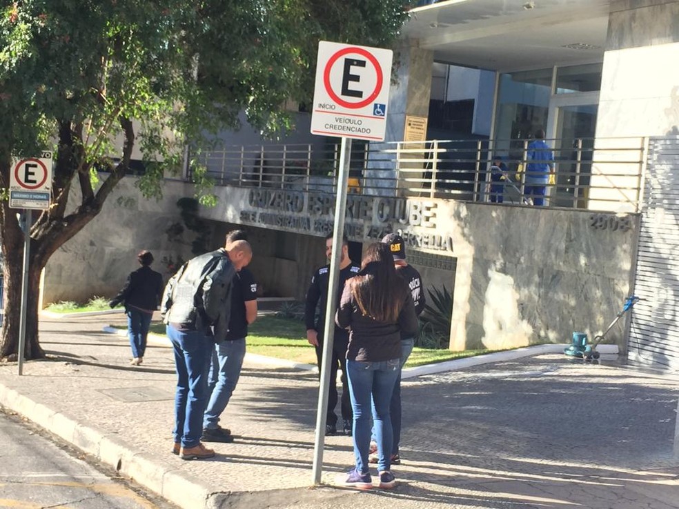 Polícia faz buscas na sede do Cruzeiro em investigação sobre lavagem de dinheiro