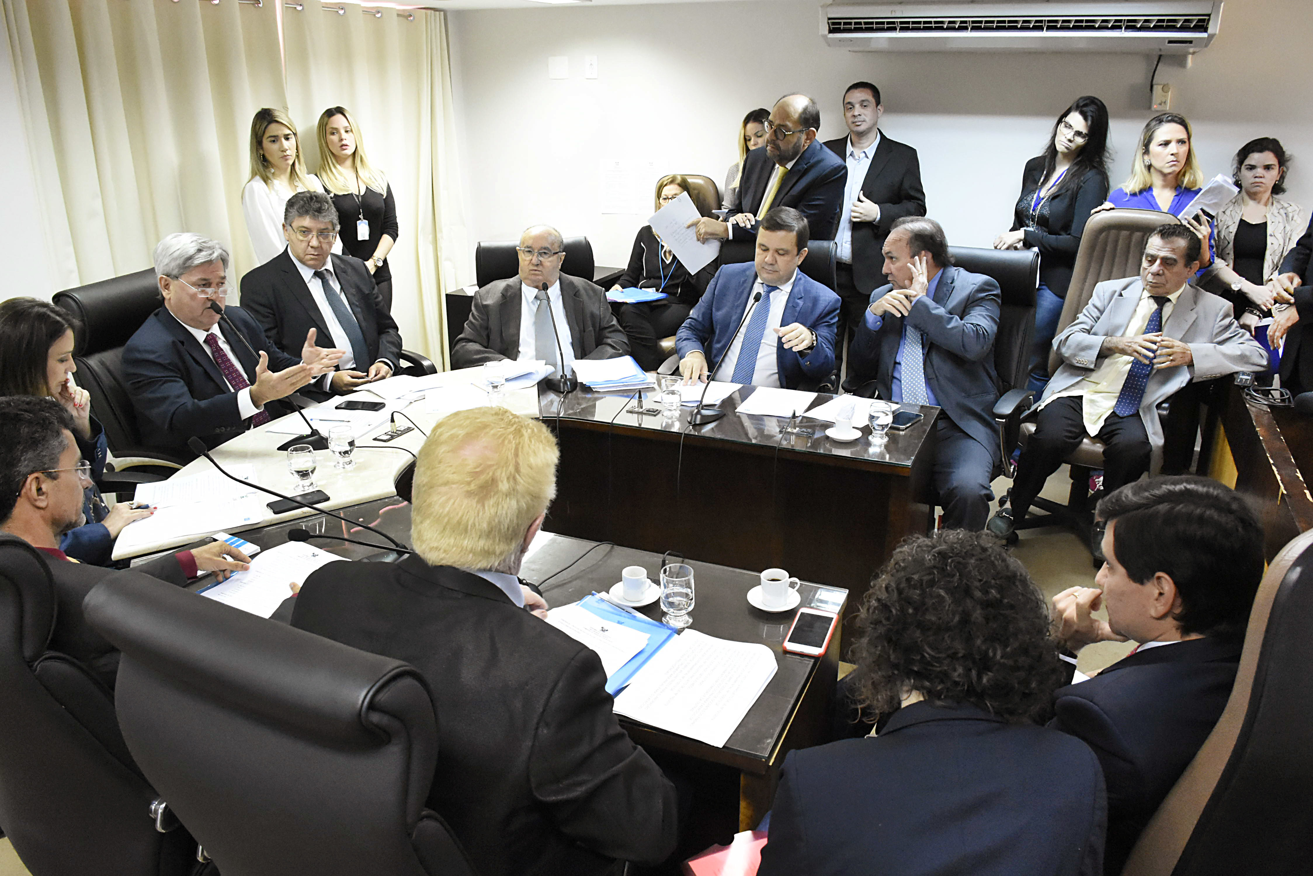 Relatório da LDO é aprovado em Comissão sem devolução de sobras dos Poderes