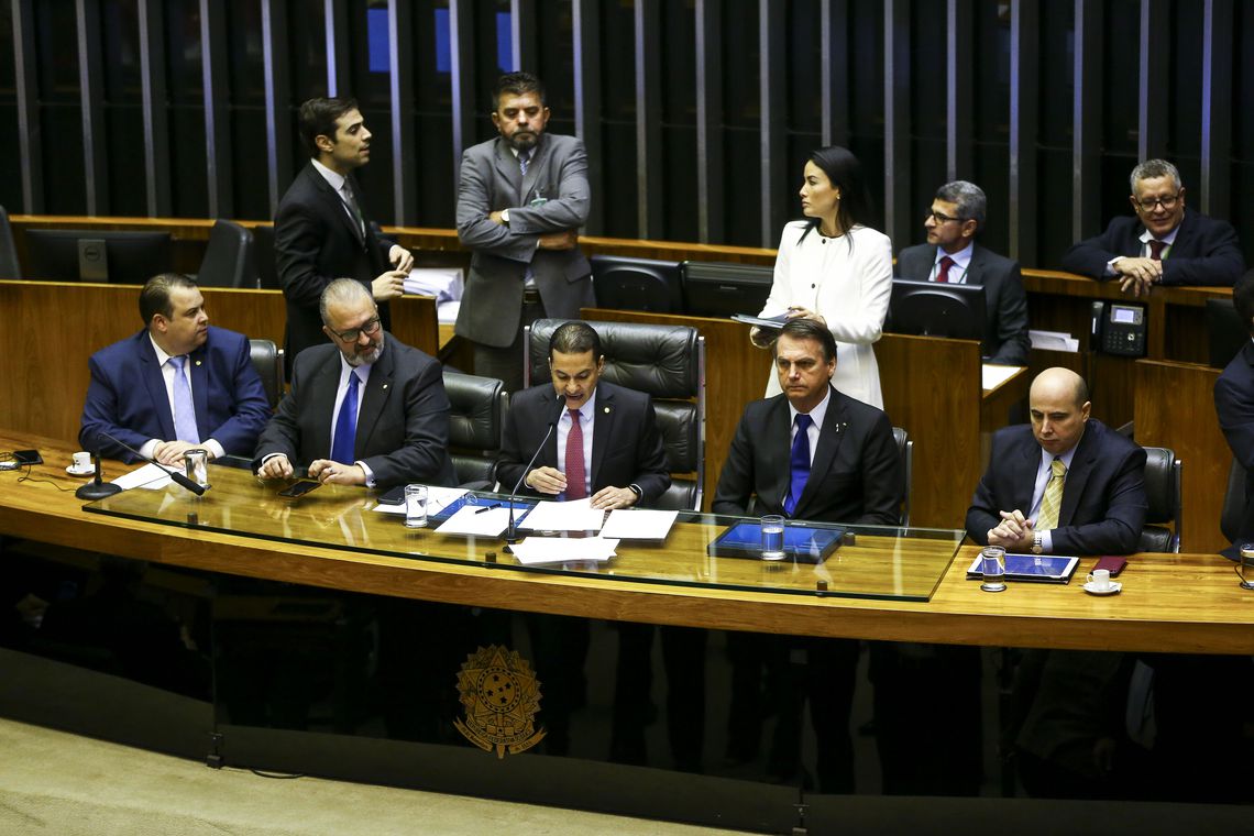 Por "valores familiares", Bolsonaro diz que indicará evangélico para STF