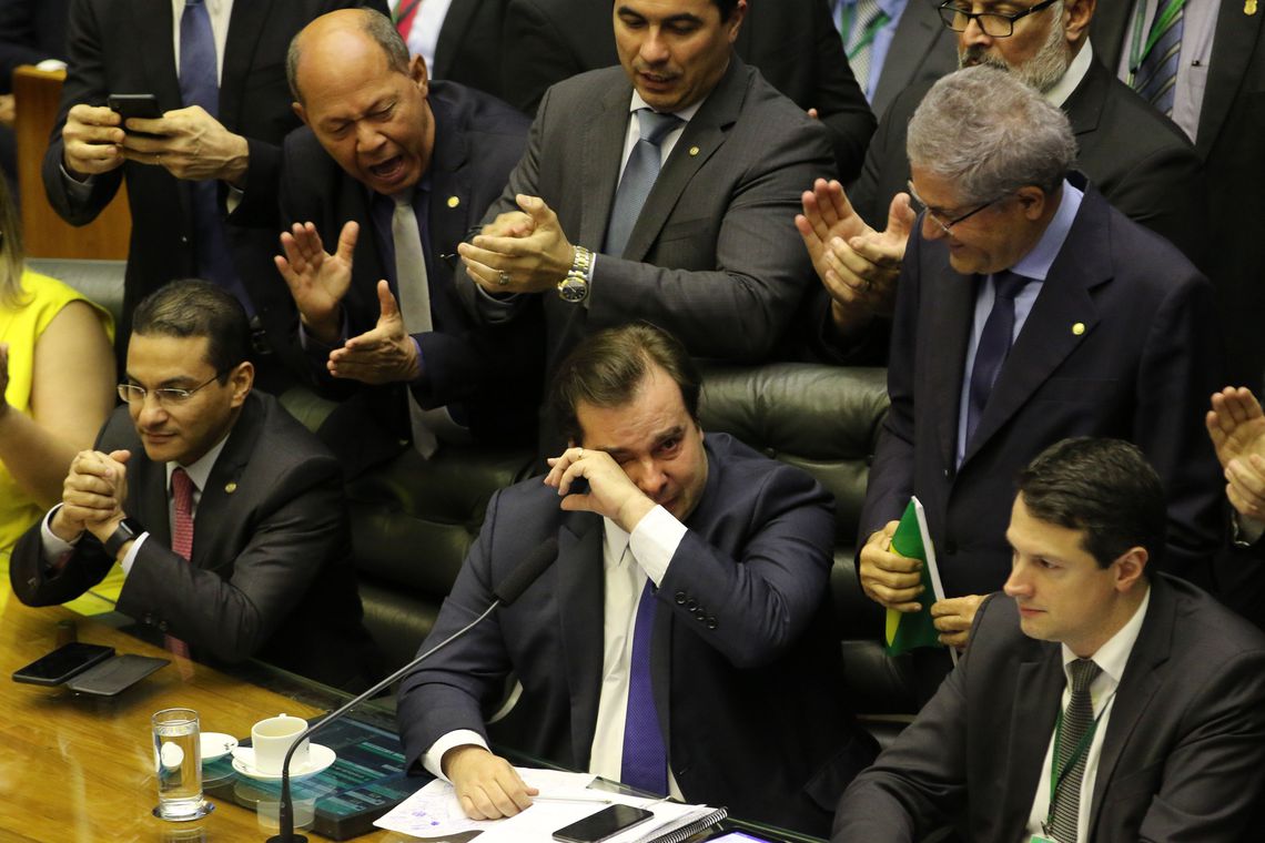 Emocionado, Maia agradece votação expressiva na reforma da Previdência