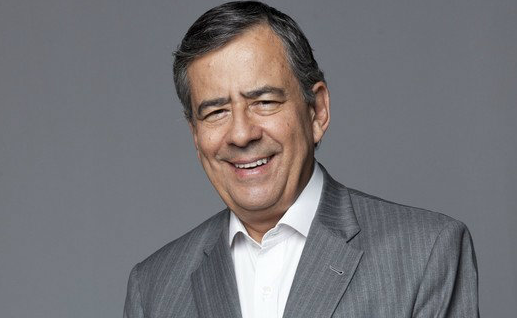 Despedida de Paulo Henrique Amorim tem gritos "Fora, Bolsonaro" e "Lula livre"