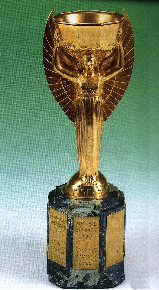 A CURIOSA SINA DA TAÇA JULES RIMET