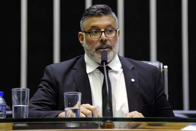 "Já fumei, cheirei, viajei. Agora focado na Câmara", diz deputado ex-ator global