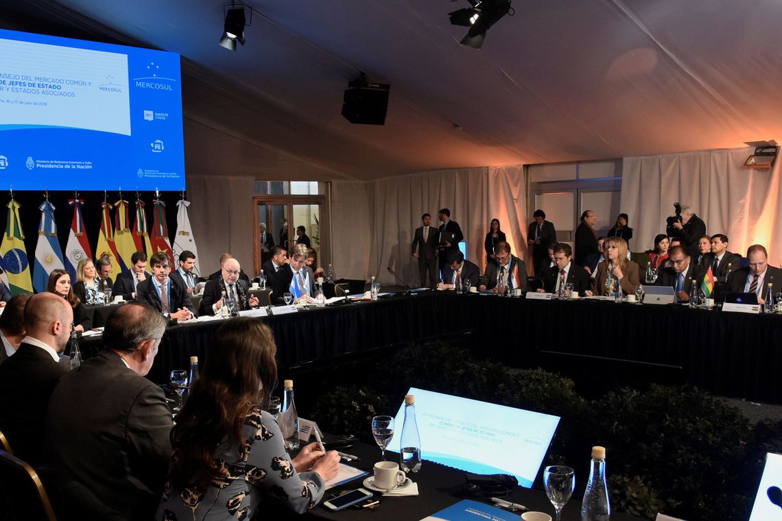 Em clima de renovação, Bolsonaro participa da Cúpula do Mercosul