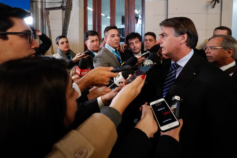 Bolsonaro cortará “merreca” de R$ 2,5 bi no orçamento para não findar como Dilma
