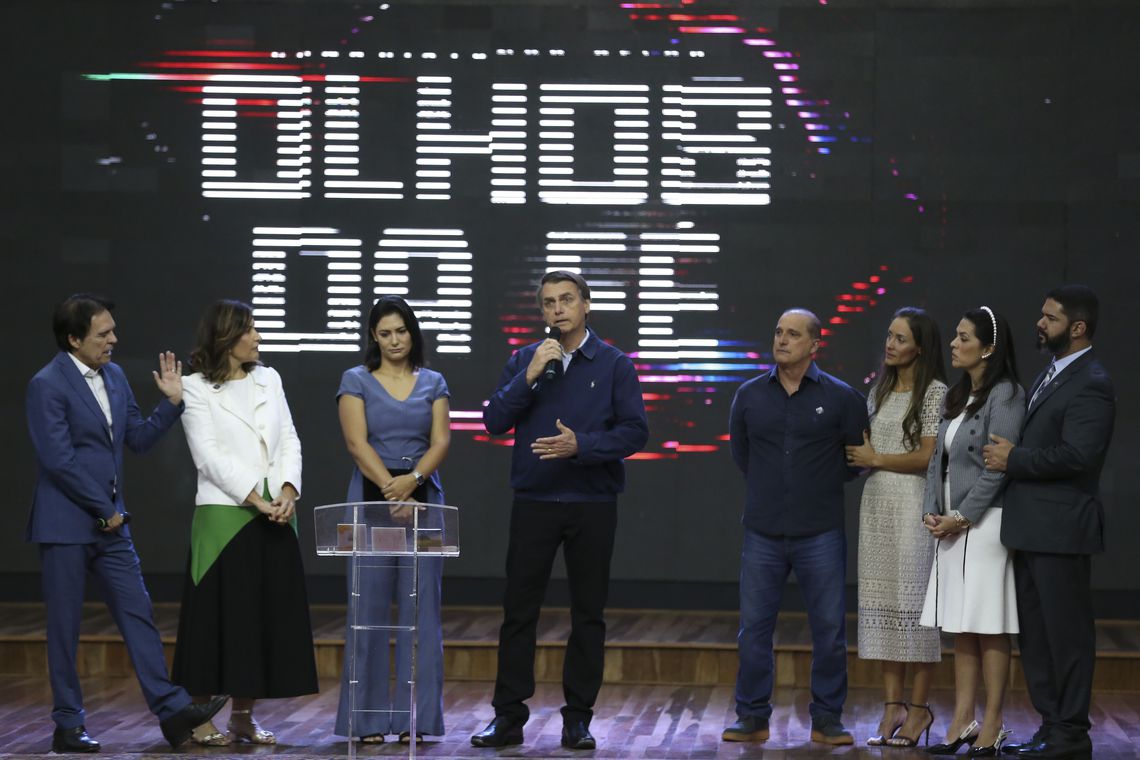 Em culto, Bolsonaro diz que solidão do poder é falta de lealdade ao povo