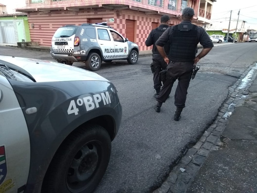 Dupla suspeita de assaltos morre em confronto com polícia na Zona Norte de Natal