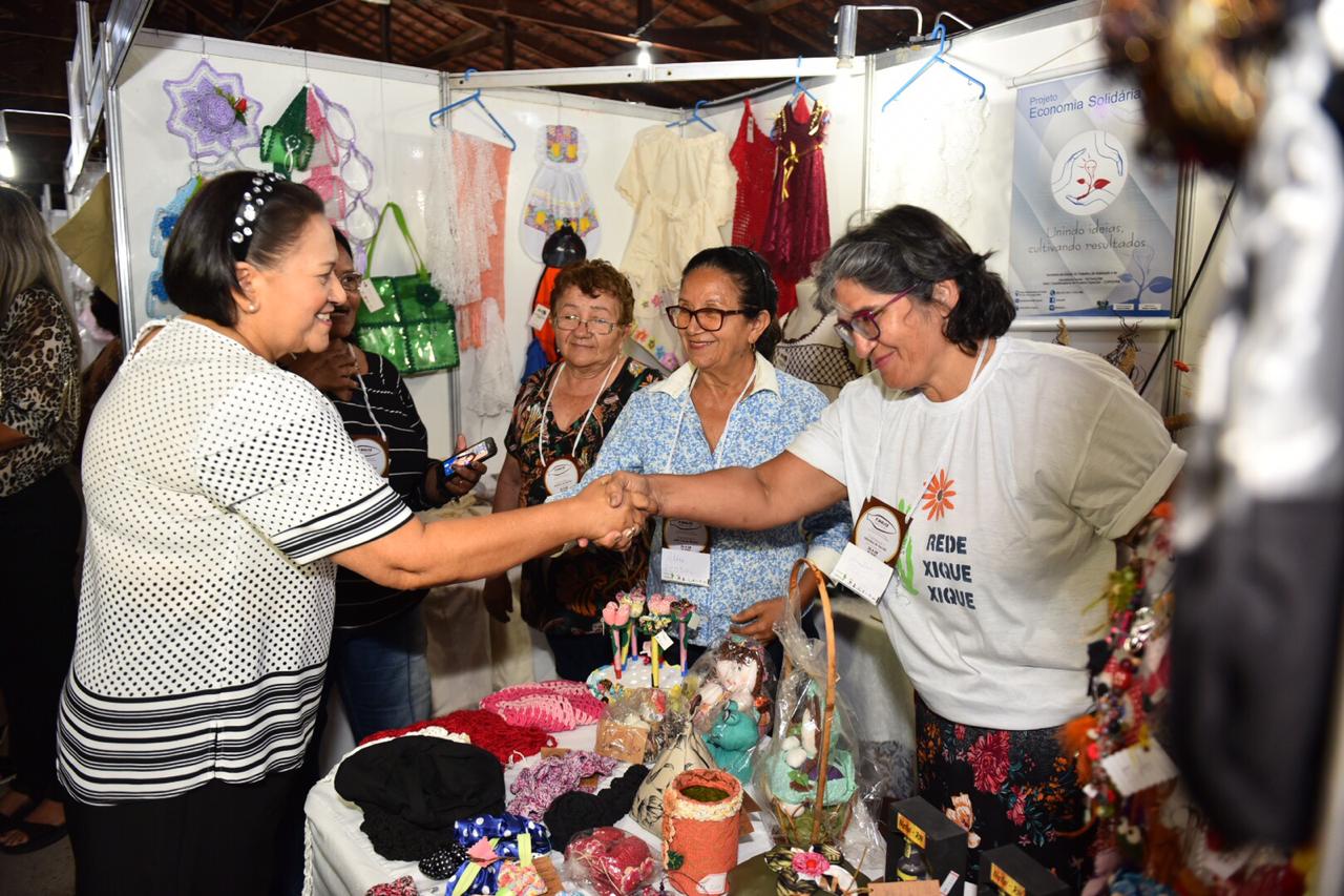 Governadora abre feira de artesanato do Seridó, durante a festa de Sant`Ana