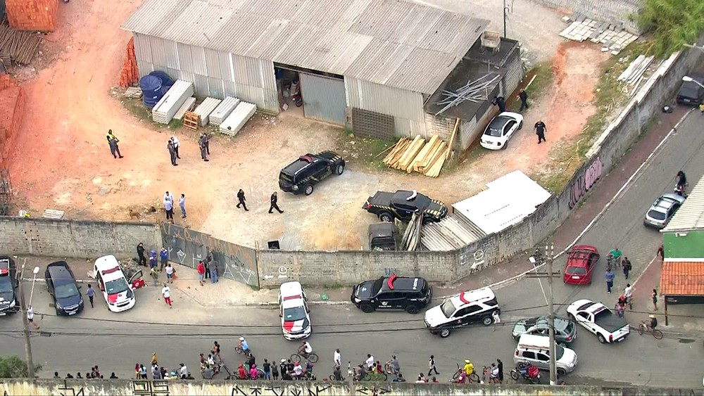Bandidos invadem aeroporto e roubam carga de ouro avaliada em R$ 113 milhões