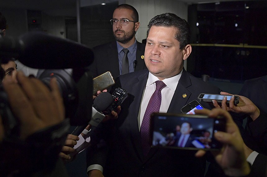 Presidente do Senado condena tentativa de hackeamento de seu telefone