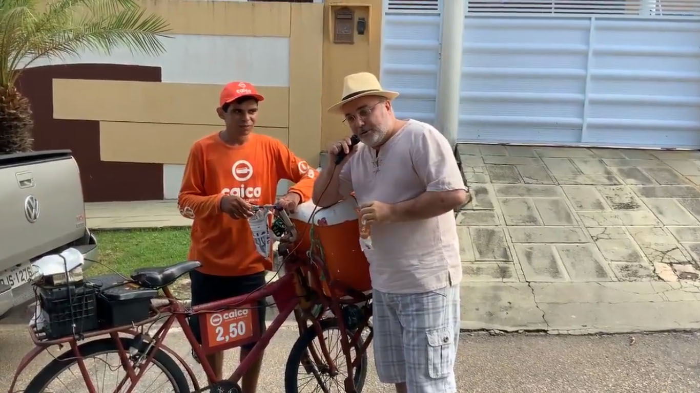 (VÍDEO) Senador do RN compra picolé de ambulante para encerrar polêmica; assista