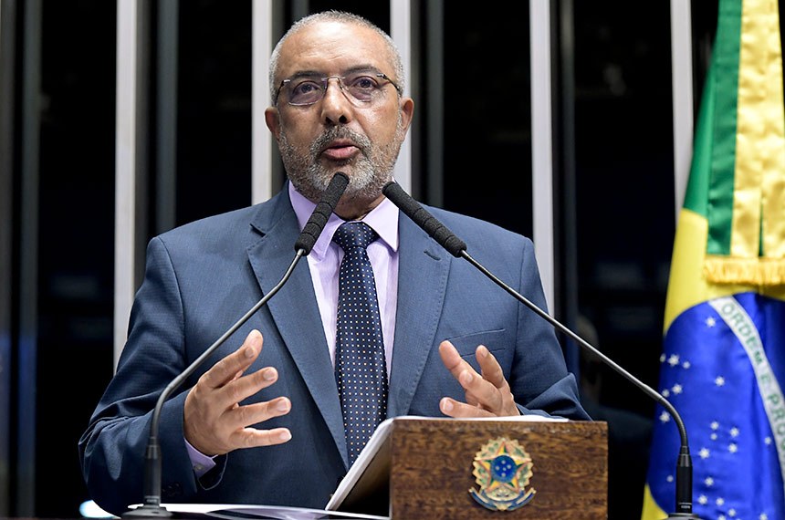 Senador petista comete ato falho e diz, sem querer, que o PT acabou com o Brasil