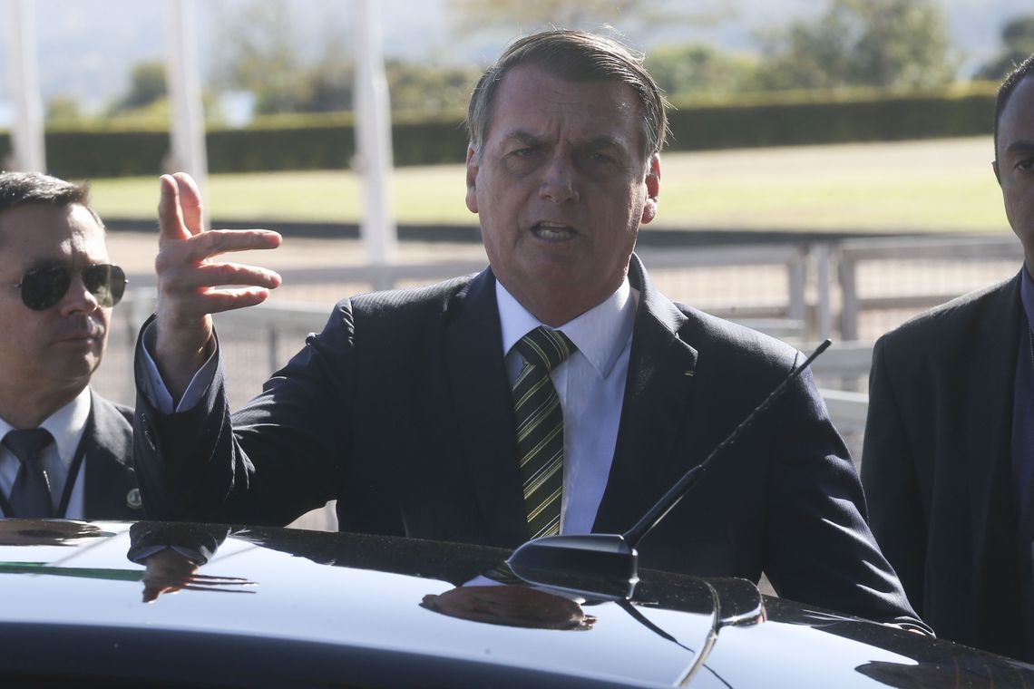 “Você acredita em Comissão da Verdade?", questiona Jair Bolsonaro