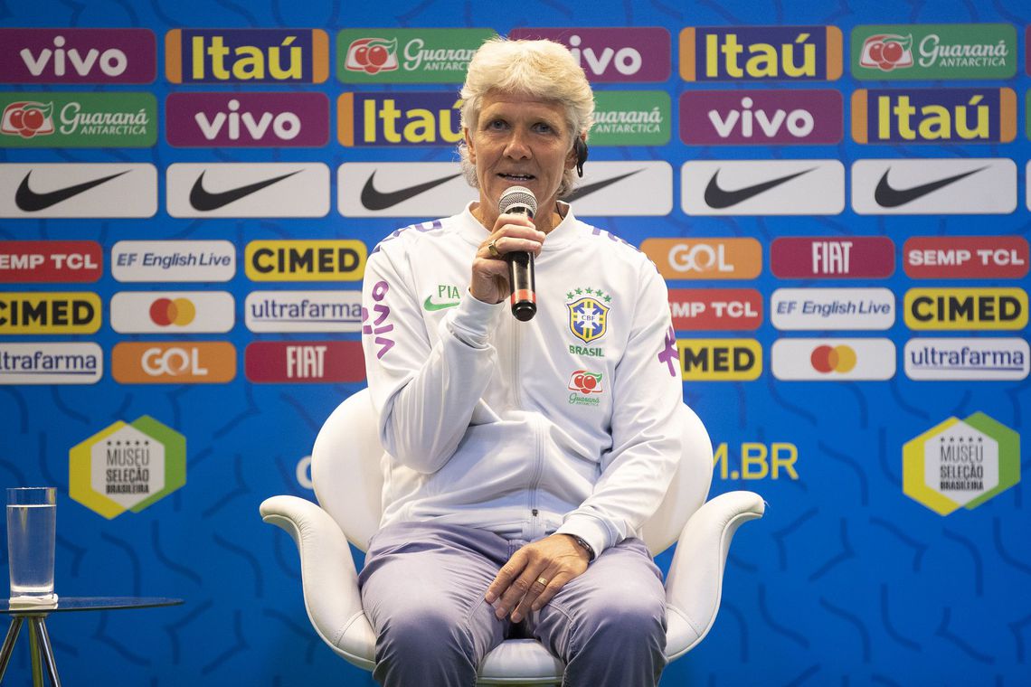 Nova técnica é apresentada à seleção brasileira feminina de futebol