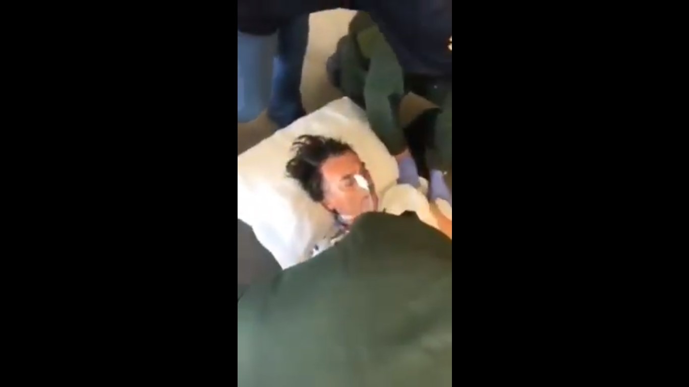 Bolsonaro divulga vídeo inédito de atendimento após facada; assista