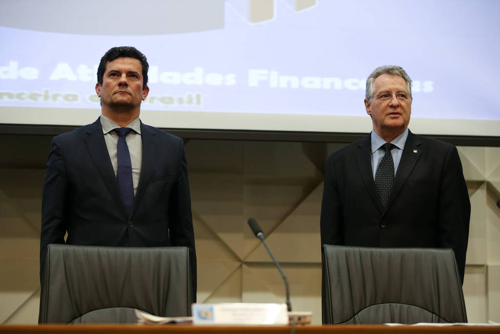 Bolsonaro e aliados pressionam Guedes a tirar nome ligado a Moro do Coaf