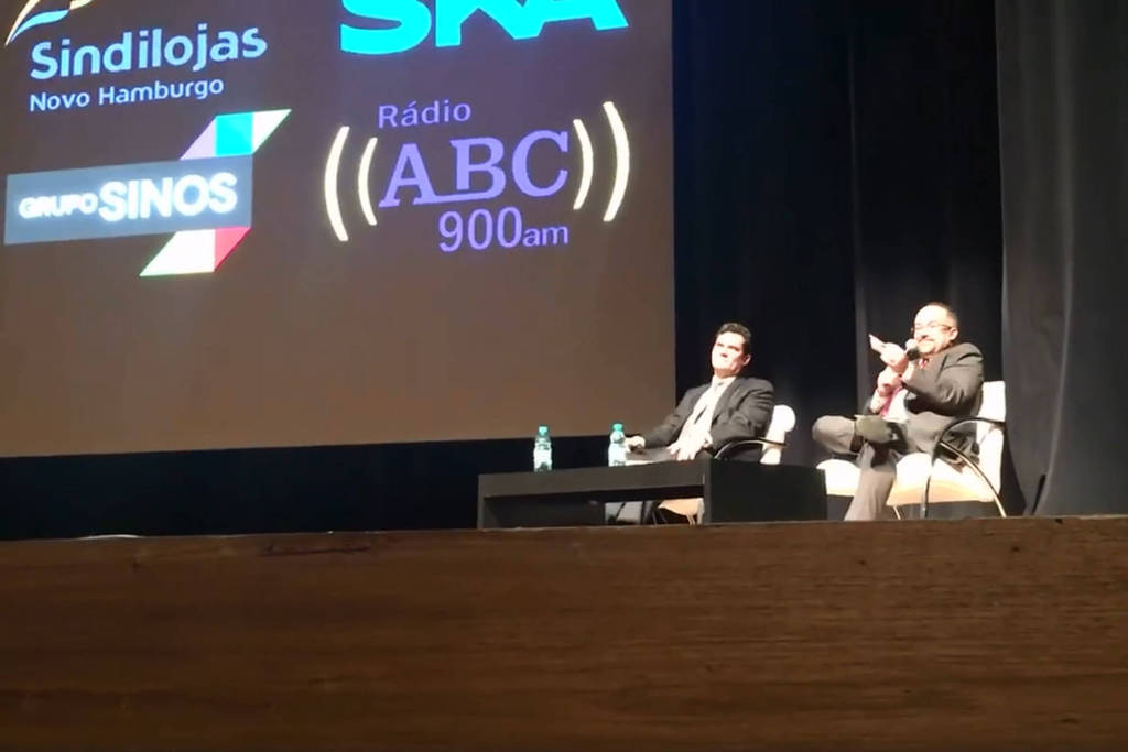 Moro desrespeitou regra do CNJ e omitiu palestra enquanto era juiz