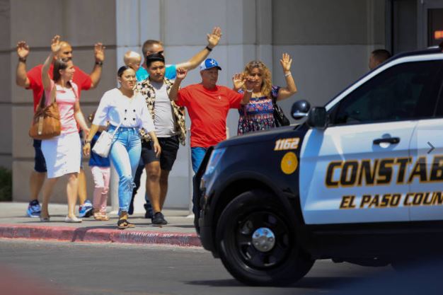 Massacre em hipermercado no Texas deixa ao menos 20 mortos