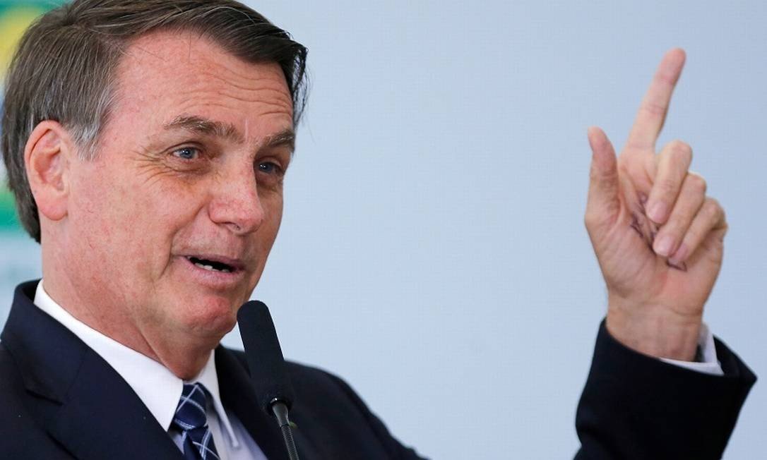 Bolsonaro admite nepotismo: 'Já botei parentes no passado. Qual o problema?'