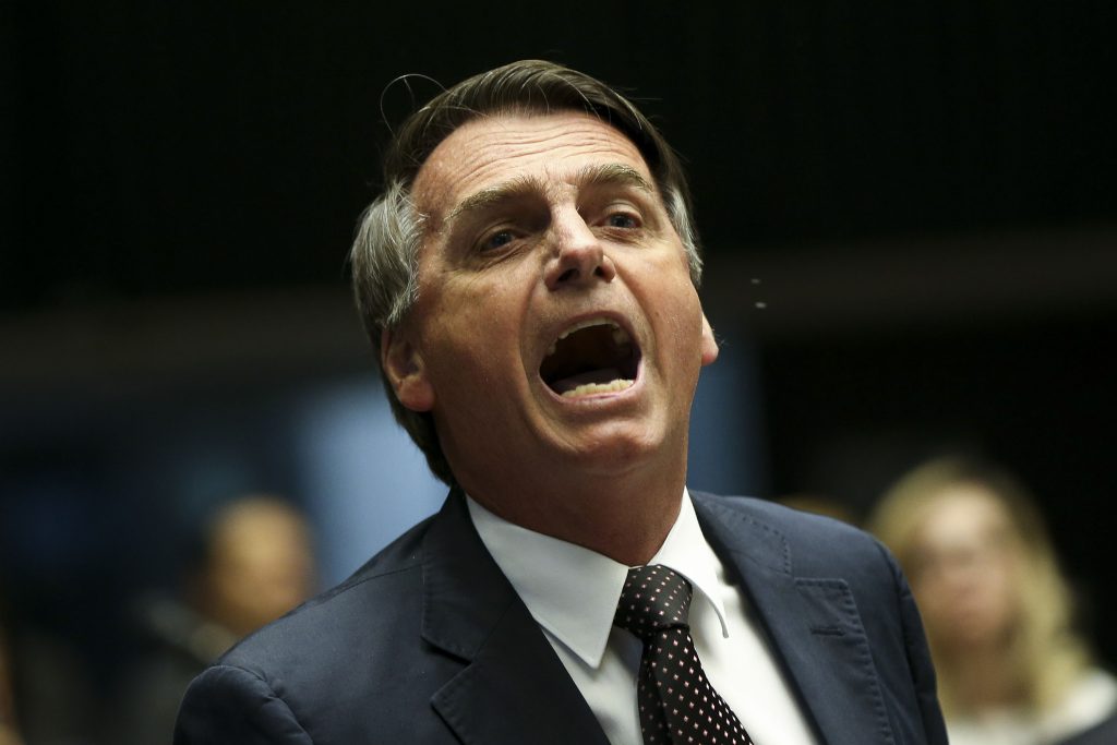 Bolsonaro diz ter sido "esculachado" por ministro e que crítica 'dói no coração'
